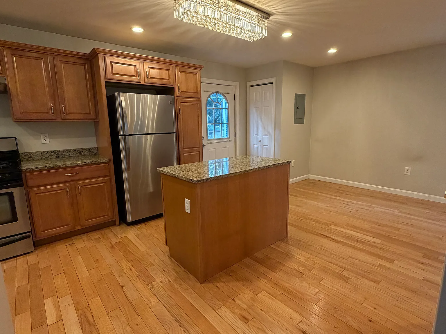 2 bed, 950 sqft, $2,200 — Photo 4