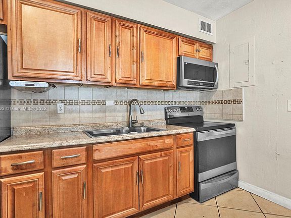 4th image of 1621 NW 29th Ave