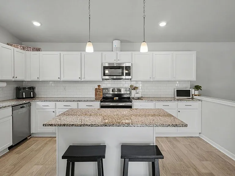 202 Creek Pointe Cir — Photo 5