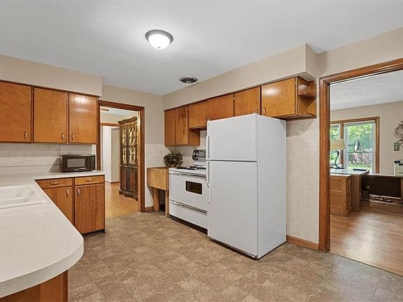 5th image of 8413 Russell St
