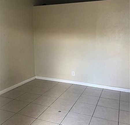3rd image of 50 SE 12th St #20