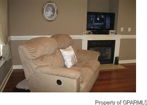 4th image of 150 Emily Dr