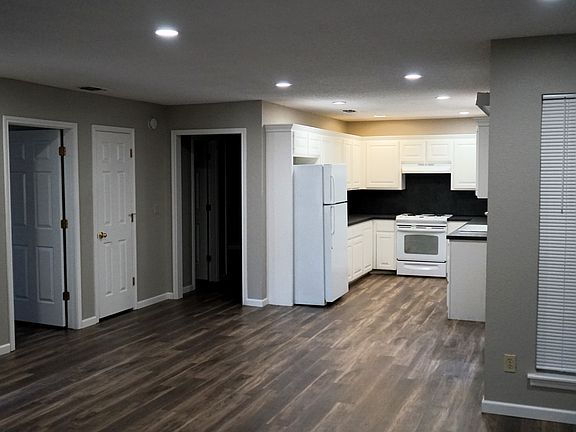 4th image of 254 E 27th St APT C