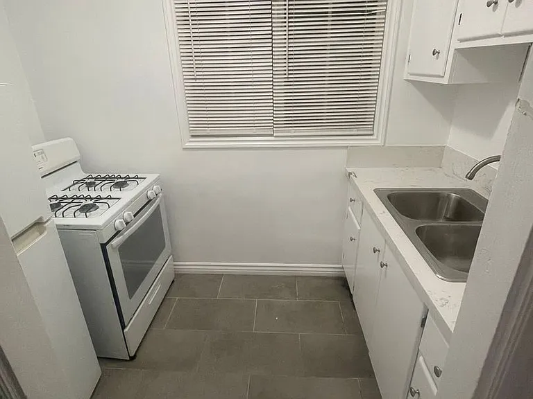 4186 Elm Ave — Photo 8