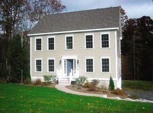 32 High Meadow Dr, Deerfield, NH 03037