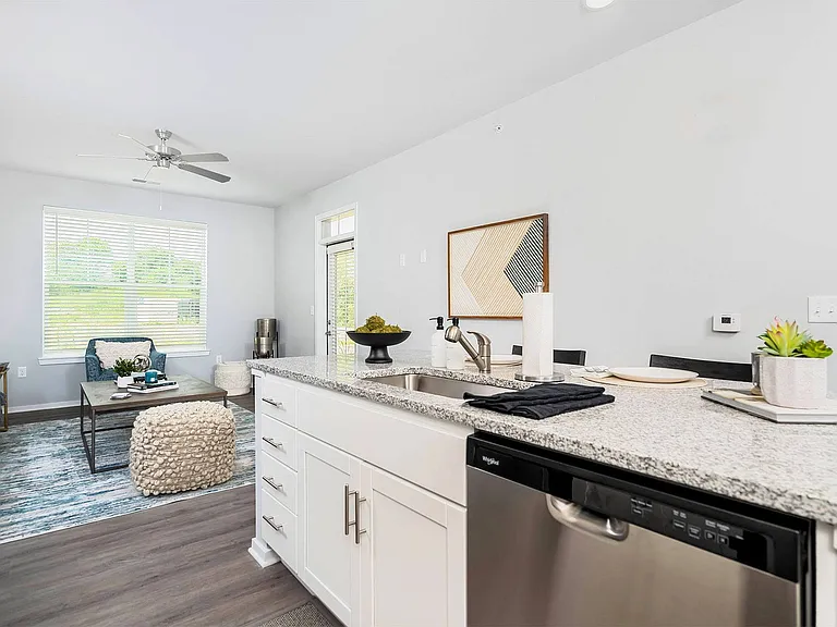 The Retreat Apartments — Photo 13