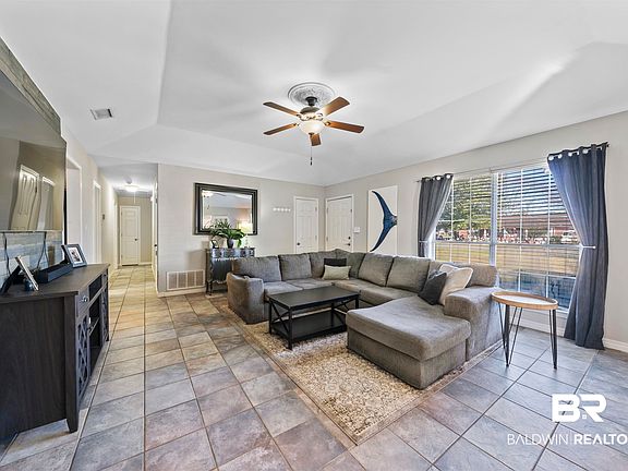 4th image of 41 Magnolia Cir