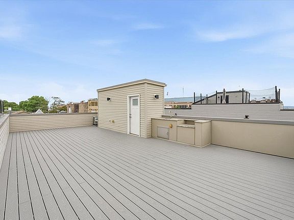 4th image of 290 Griffith St #201
