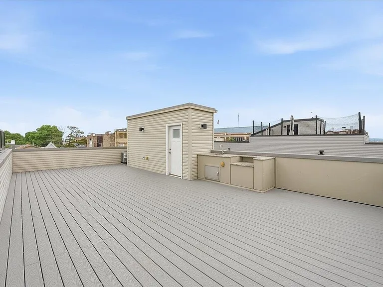 290 Griffith St #2 — Photo 28