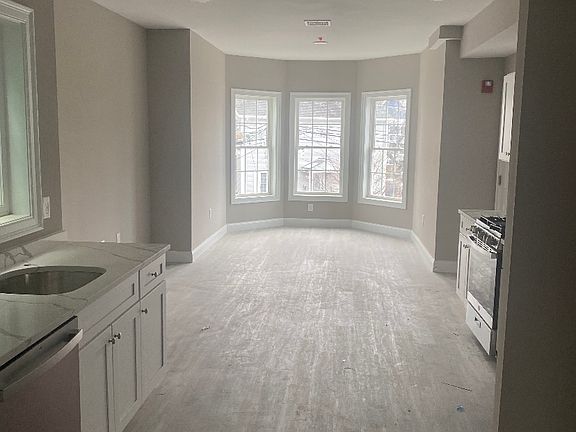 3rd image of 25 Hyde St #2