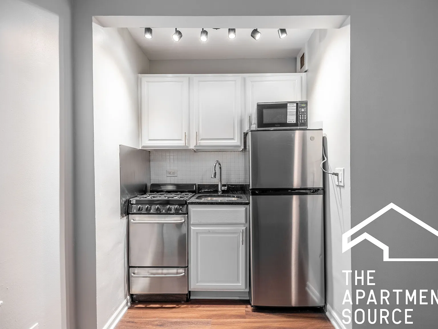 1 bed, $2,098 — Photo 2