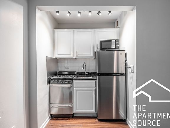 2nd image of 1141 N La Salle Dr #607
