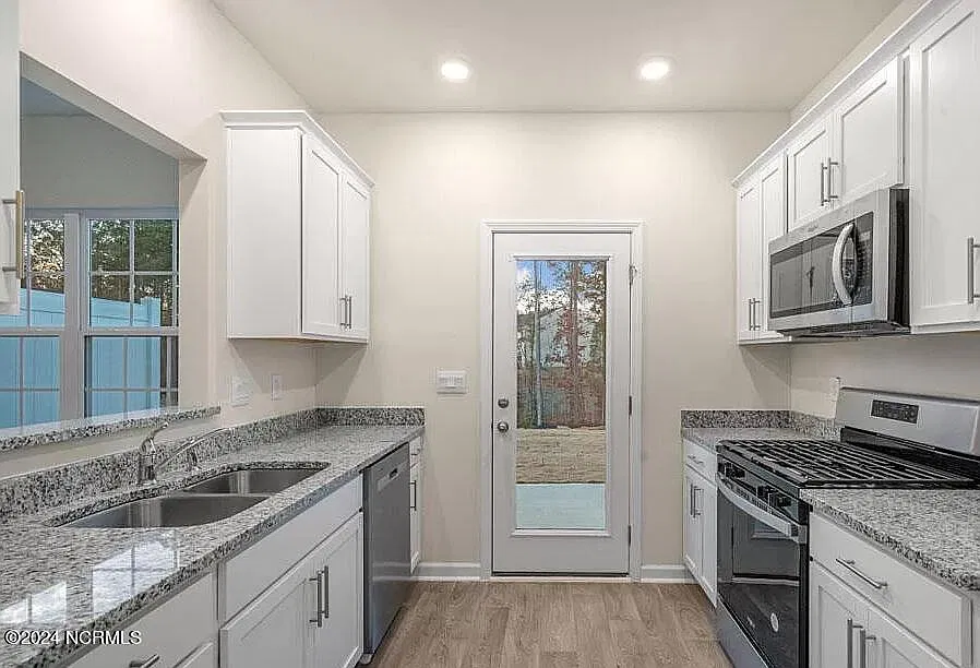 3 bed, 2.5 bath, 1416 sqft, $1,800 — Photo 4