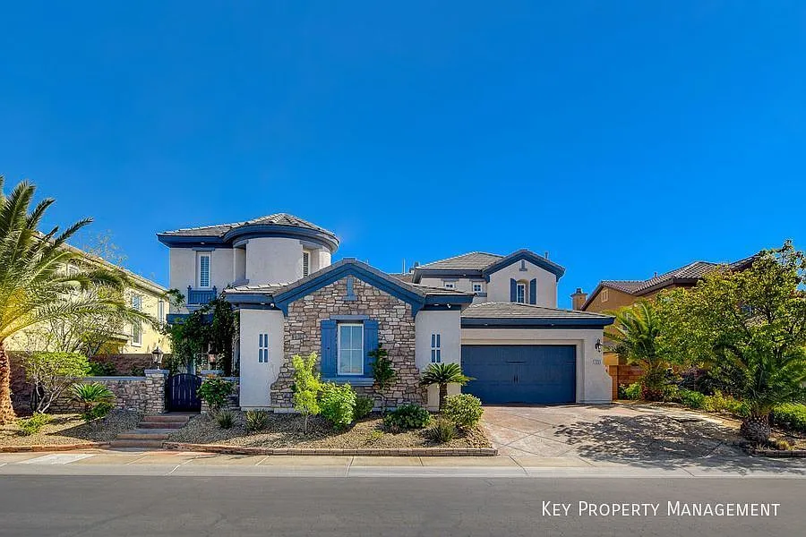 Luxurious 5 Bedroom home in prestigious Macdonald Highlands on the 12th fairway — Photo 1