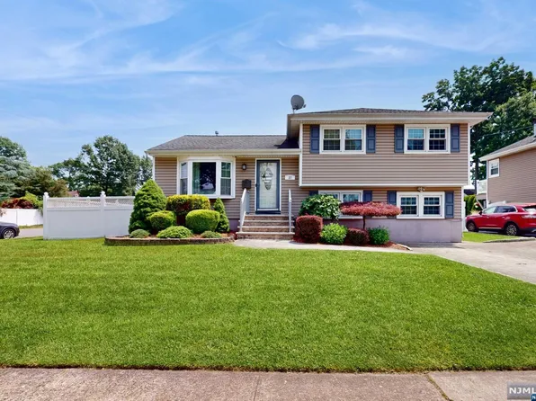 37 Kuhn Dr, Saddle Brook, NJ 07663