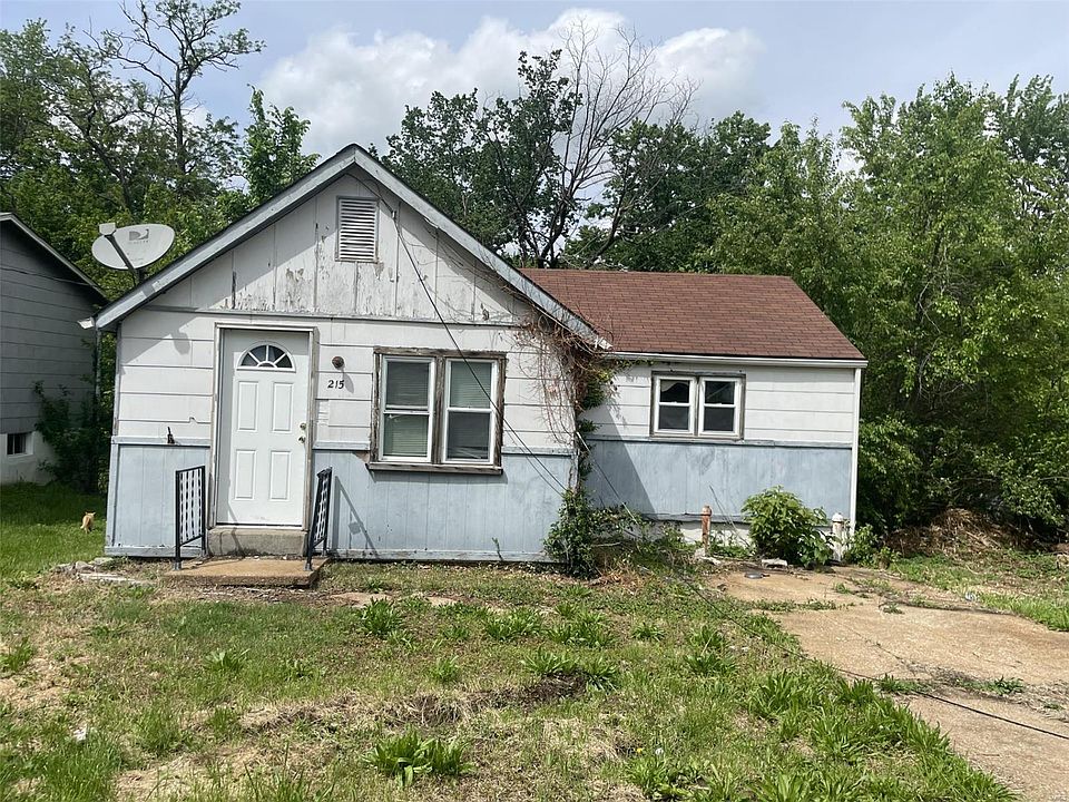 1st image of 215 Gladys Ave