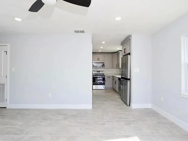 632 Royalty Ct #632 — Photo 4
