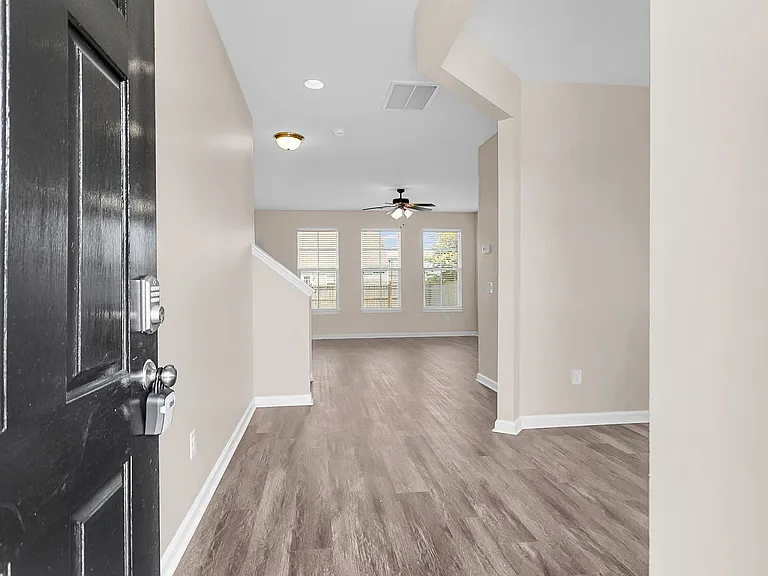 1104 Friartuck Trl — Photo 8