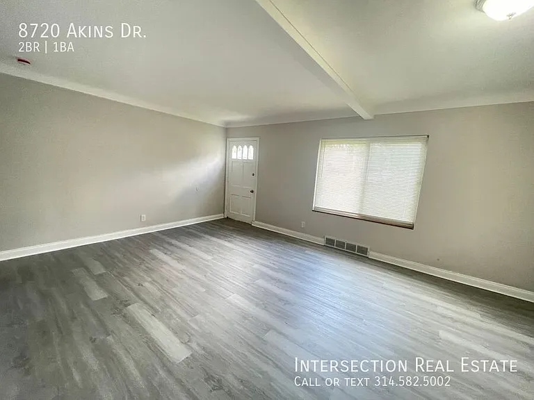 8720 Akins Dr — Photo 4