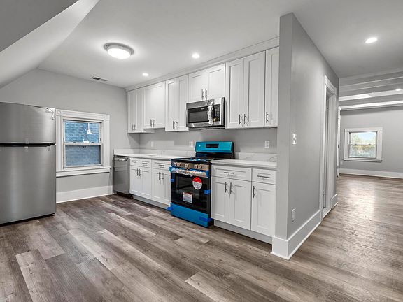 2nd image of 548 Ferry St #3