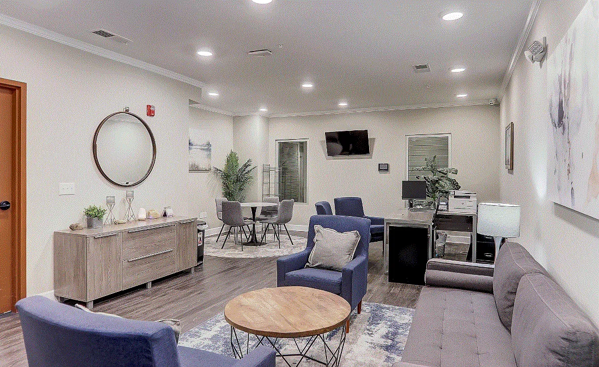 360 Hilliard Apartments — Photo 3