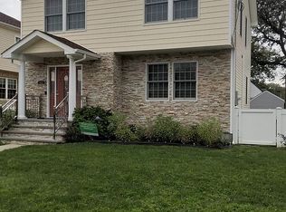 12 Dail St, New Hyde Park, NY 11040