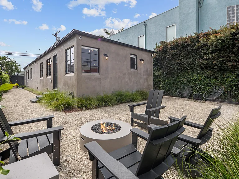 526 Victoria Ave — Photo 5