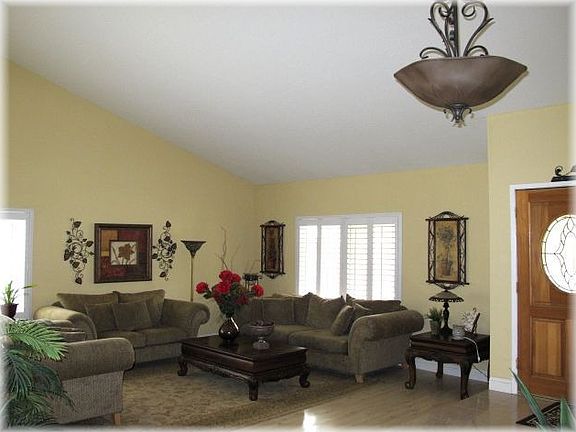 4th image of 165 Giddings Ct