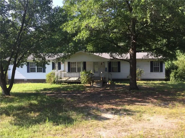 1540 Bobcat Trl, Liberty, NC 27298