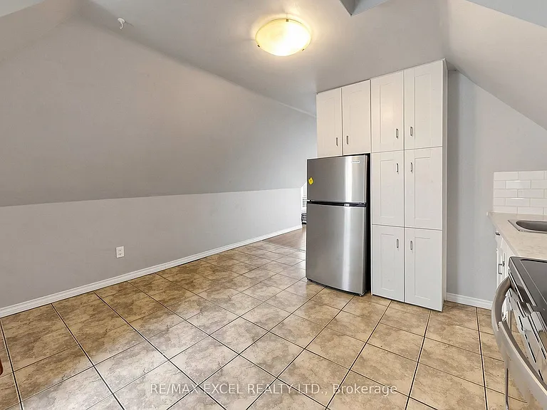 259 Victoria Ave N #3 — Photo 7