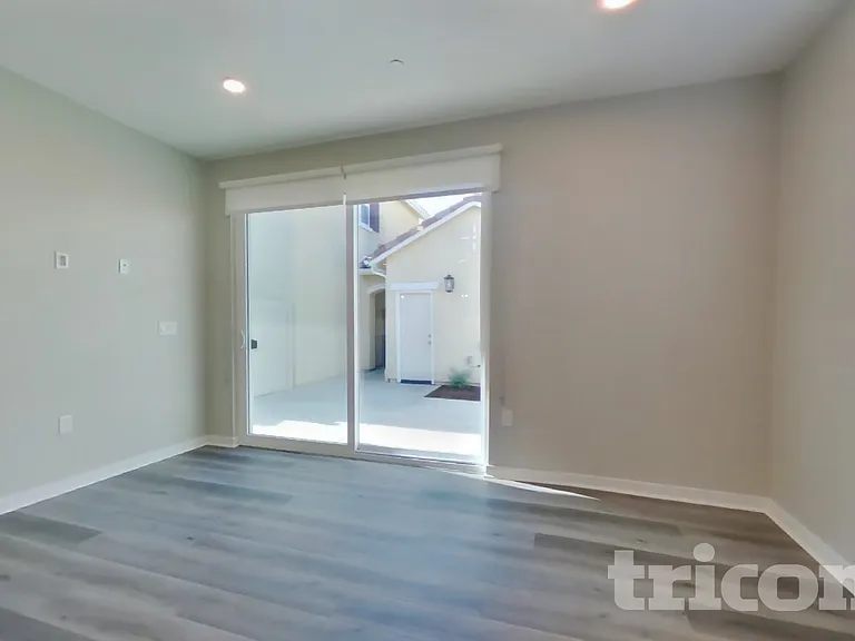611 W Citron St #2 — Photo 3