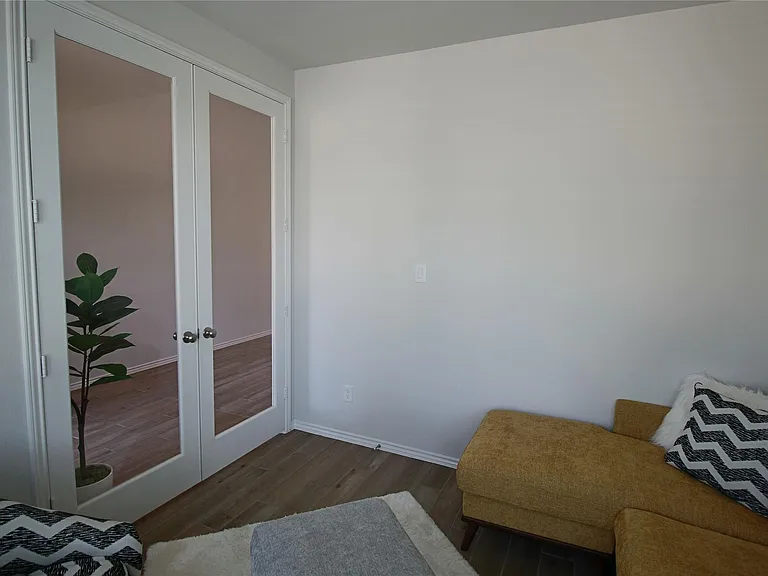 24727 Tanoureen Dr — Photo 4