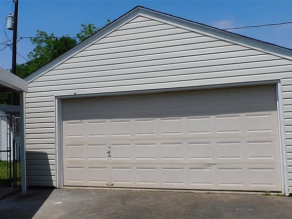 3rd image of 3107 Albemarle Dr