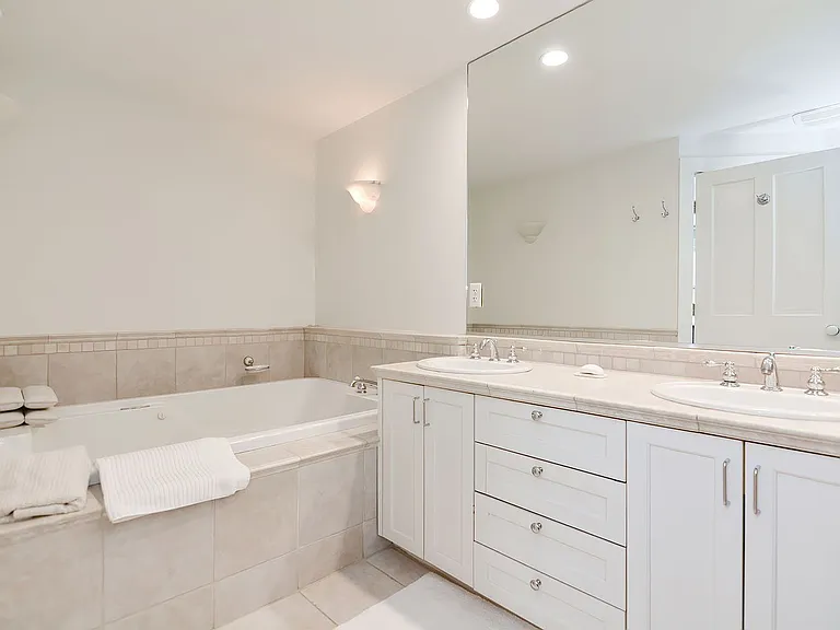 37 Rocky Neck Ave #A — Photo 24