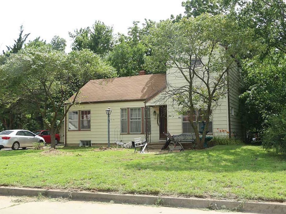 2nd image of 121 S Tracy St