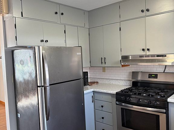 3rd image of 820 Jamie Ln