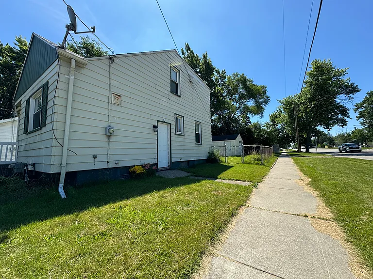3521 Brown St — Photo 2
