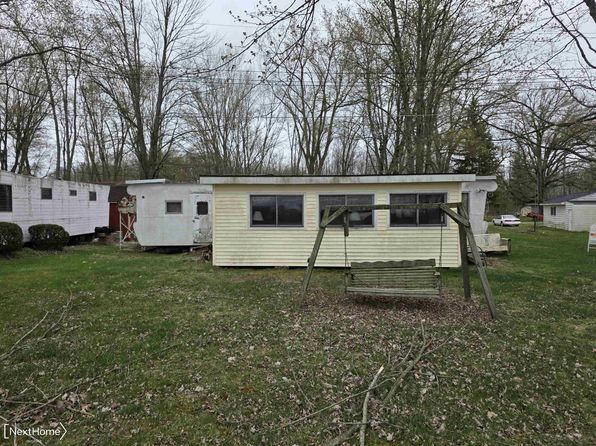 3760 Southwick Dr, Howell, MI 48843