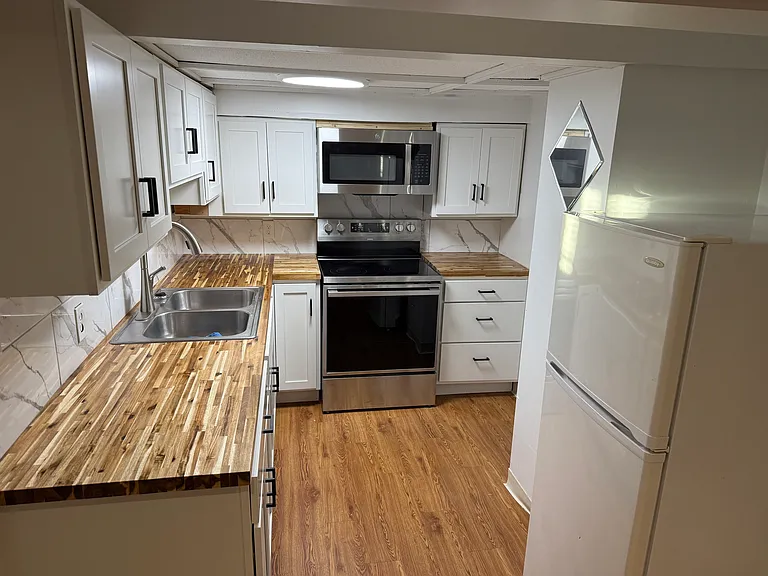 1 N Summit St #4 — Photo 1