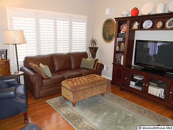 3rd image of 1042 Canterbury Drive #B