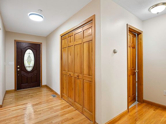2nd image of 7 Margaret Dr