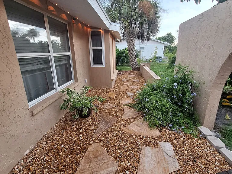 4050 Yucatan Cir — Photo 29