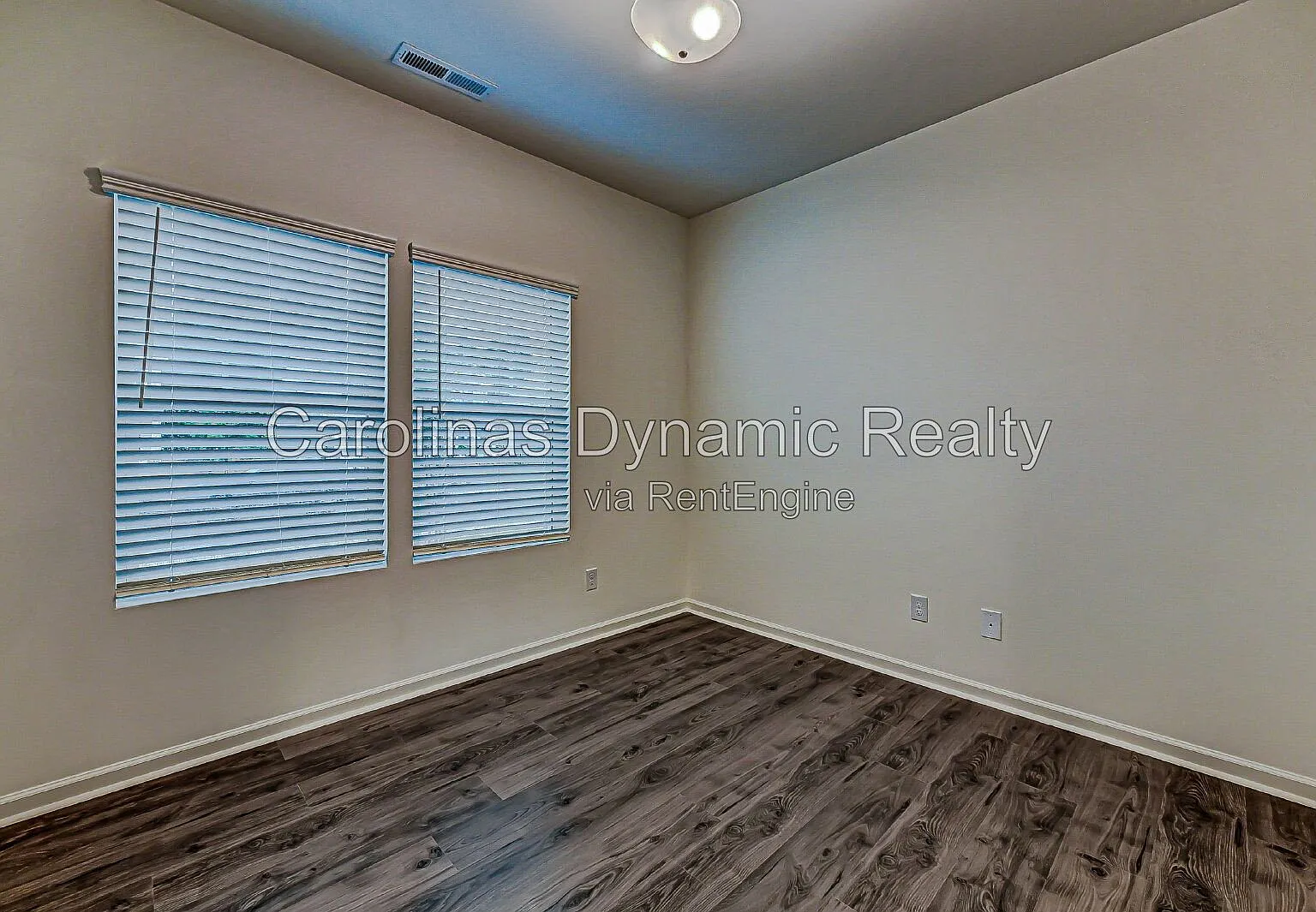 4 bed, 2.5 bath, 2200 sqft, $2,500 — Photo 4