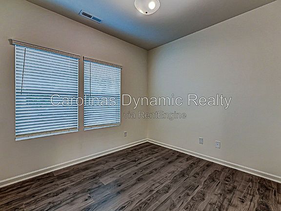 4th image of 4014 Beacon Ave