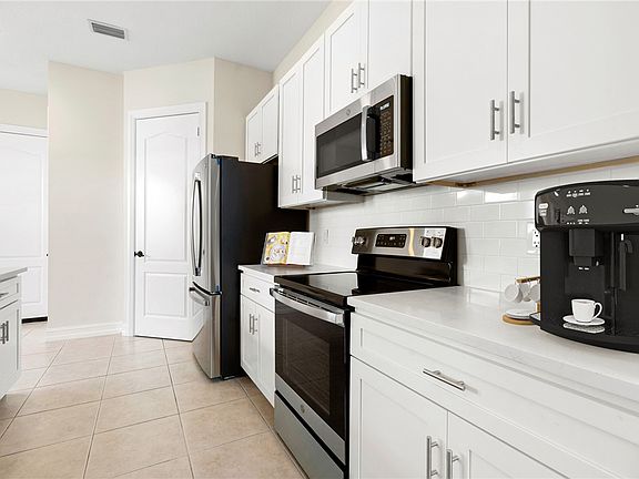 4th image of 1855 Bridgepointe Cir Unit 24