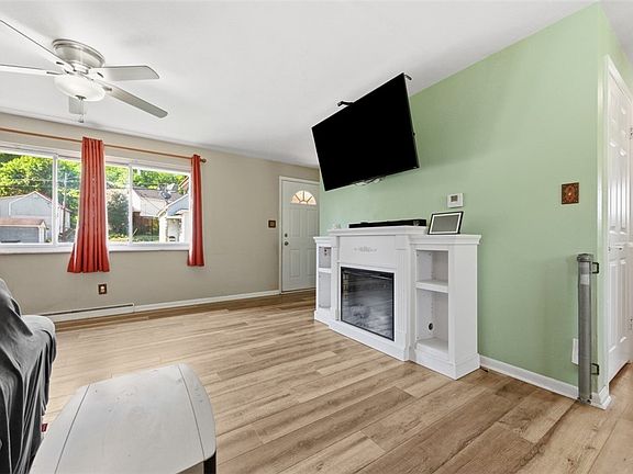 4th image of 214 Barr St