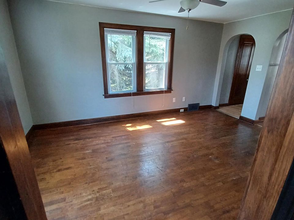 1st image of 121 Gruenwald Ave