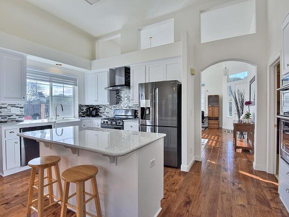 5th image of 1651 Crest Hill Way