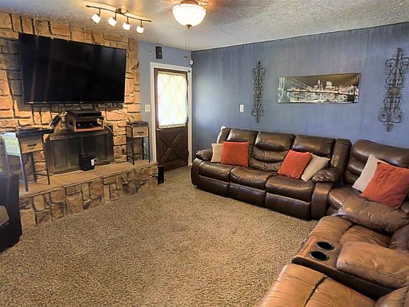 5th image of 615 E Taos St
