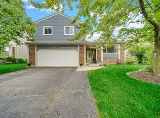 964 Debra Ln, Elk Grove Village, IL 60007